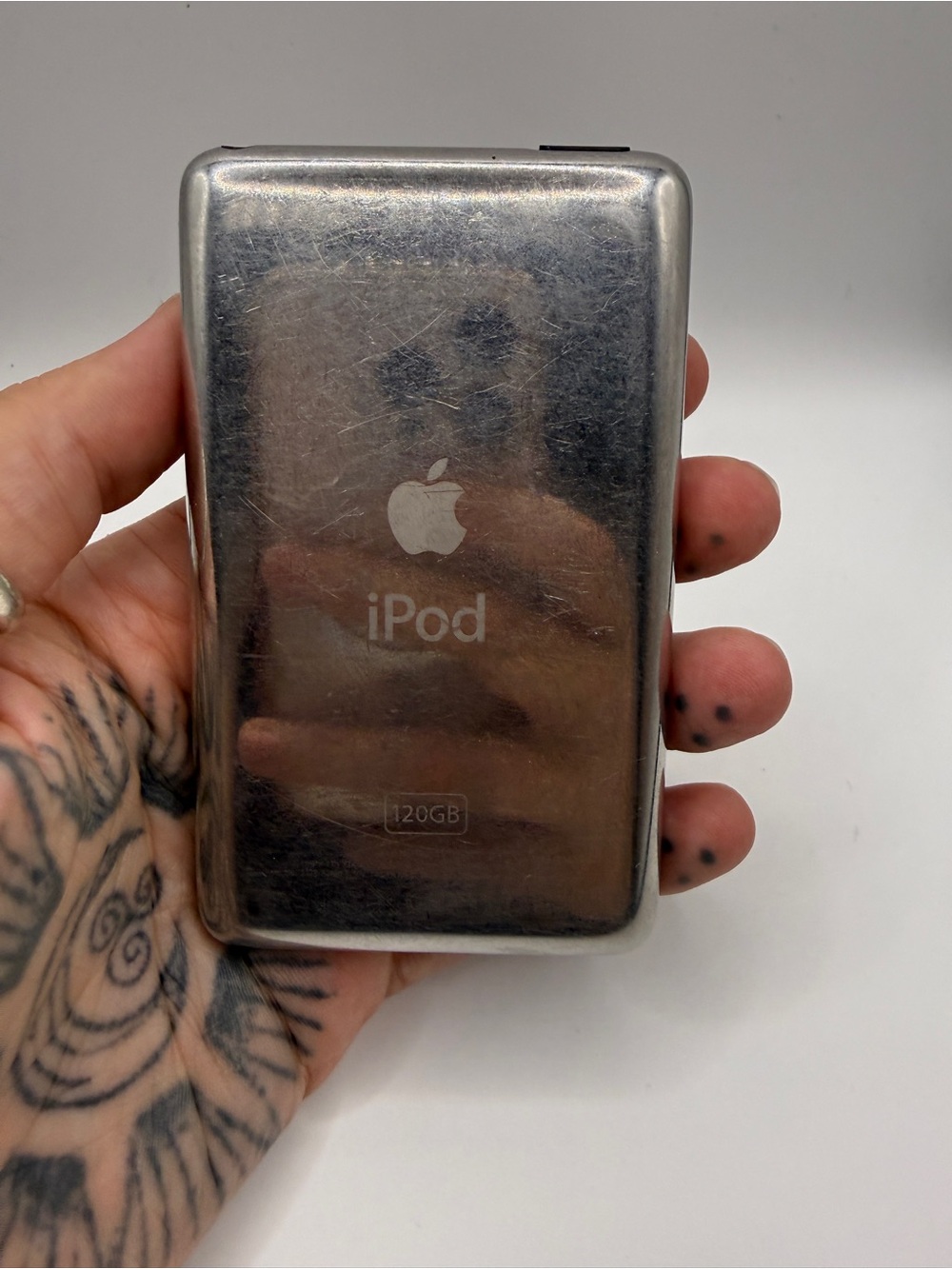 Apple iPod Classic 6th Gen Grey 120GB w/Original 30-Pin USB Cable Portable Music - Picture 4 of 4